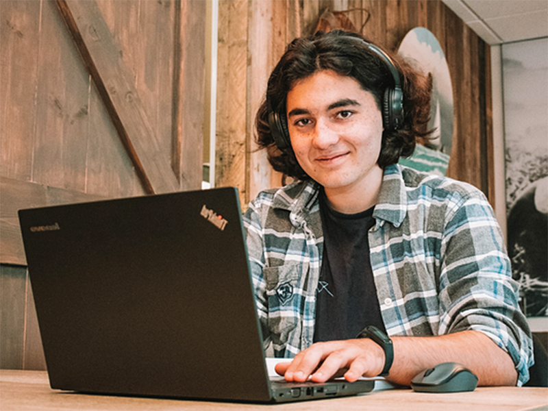 Rijk stelt gratis laptops beschikbaar